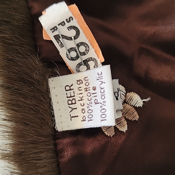 La Maison de la Fausse Fourrure scarf - Picture 2 of 6